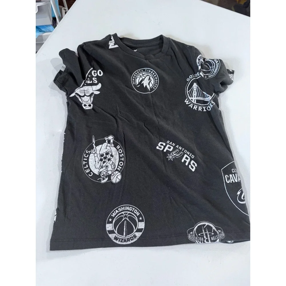 NBA Kids All Over Team Logo Graphic T-Shirt Black Bulls Celtics Warriors 3T07